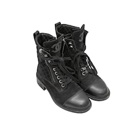 Chanel-Schwarze Chanel-Kampfstiefel aus gestepptem Wildleder mit Cap-Toe-Größe 35-Schwarz