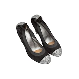 Chanel-Tamaño de los zapatos de tacón Chanel con punta en negro y plateado 37.5-Negro