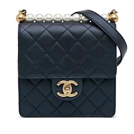 Chanel-Bolso pequeño con solapa y perlas elegantes de Chanel azul-Azul