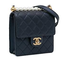 Chanel-Bolso pequeño con solapa y perlas elegantes de Chanel azul-Azul