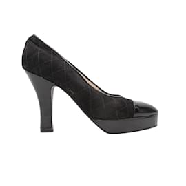Chanel-Zapatos de tacón con punta en punta de ante acolchado Chanel negro Talla 38-Negro