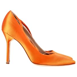 Manolo Blahnik-Zapatos de salón Manolo Blahnik x Vetements en satén naranja-Naranja