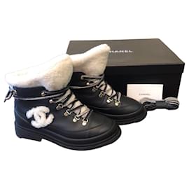 Chanel-Chanel 2019 Botas de neve para tornozelo de couro CC Shearling UE 38.5-Preto,Branco,Cinza