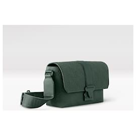 Louis Vuitton-LV S- Cape Messenger verde nuevo-Verde oscuro