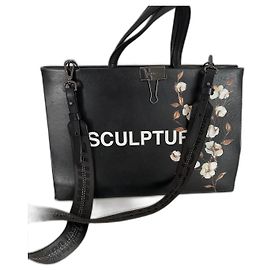 Off White Bolso Sculpture de piel negro con estampado floral Negro