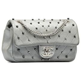 Chanel-Chanel Patta Chevron in argento con piccole borchie-Argento