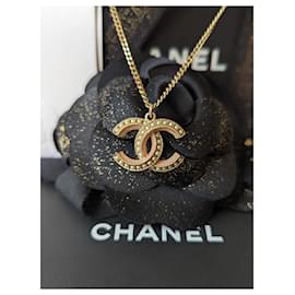 Chanel-CC A19S GHW Collar con colgante de esmalte rosa con logotipo de perla en caja-Rosa