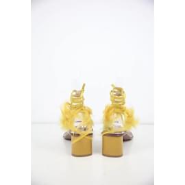 Dior-Sapatos de sandália de couro-Amarelo