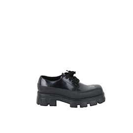 Prada stringate in pelle Nero