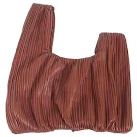 Nanushka-Jen-Handtasche aus pflanzlichem Leder-Braun