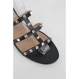 Valentino-Sandália de couro Rockstud-Preto