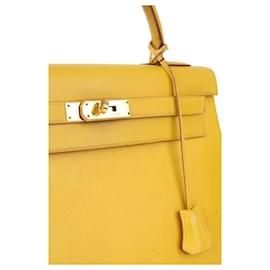 Hermès-KELLY HANDBAG 32 in leather-Yellow