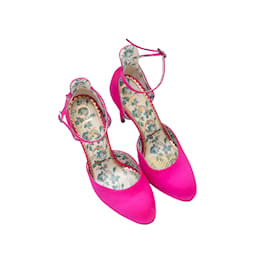 Gucci-Tamaño de los zapatos de tacón de satén Gucci rosa 36.5-Rosa
