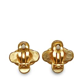Chanel-Clipe Chanel CC dourado em brincos-Dourado