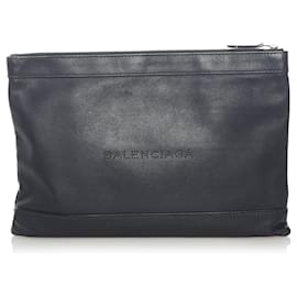 Balenciaga-Bolso clutch con clip azul marino de Balenciaga negro-Negro