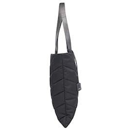 Saint Laurent-Saint Laurent Puffer-Einkaufstasche aus schwarzem Nylon-Schwarz