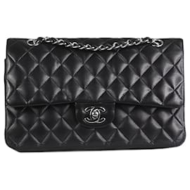 Chanel-De color negro 2014 Bolso clásico de piel de cordero con solapa forrada y herrajes plateados-Negro