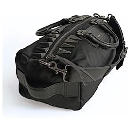 Givenchy-Givenchy shoulder bag in black nylon and leather-Black