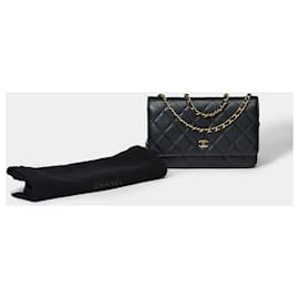 Chanel-CHANEL Portemonnaie an Kettentasche aus schwarzem Leder - 101580-Schwarz