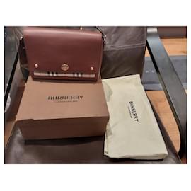 Burberry-Sac à carreaux Burberry Note-Marron