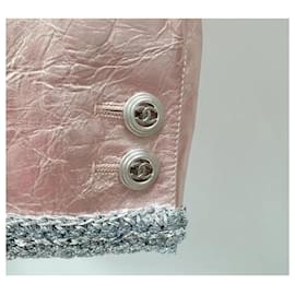 Chanel-Chanel 20S Completo di pantaloncini da giacca ricamati in pelle rosa metallizzata argento-Rosa