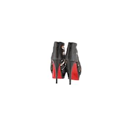 Christian Louboutin-Tacones de cuero-Negro