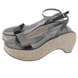 Prada-Sapatos de sandália de couro-Preto