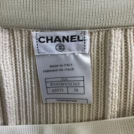 Chanel-Set due pezzi maglione e gonna in maglia di seta e cashmere avorio Chanel-Crudo