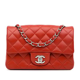 Chanel-Bolso bandolera Chanel rojo mini clásico de piel de cordero rectangular con solapa única-Roja