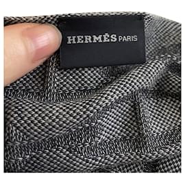 Hermès-Hermes Chain-Motif Knit Muffler in Grey Cotton and Silk-Brown