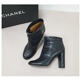 Chanel-Chanel 12A Matelasse Botas de tacón con cremallera frontal de cuero Zapatos de tacón-Negro