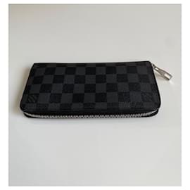 Louis Vuitton-Zippy Vertical Wallet-Grau