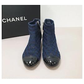 Chanel-Chanel Tweed-Ankle-Boots aus Lackleder-Mehrfarben