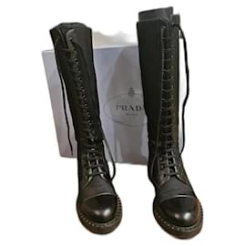 Botas Prada de couro preto com cadarço Preto