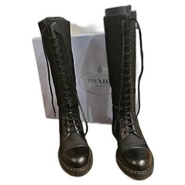 Bottines à lacets en cuir noir Prada Noir
