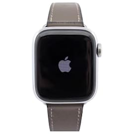 Hermès-Von der Apple Watch zur Smartwatch2476 HERMES-REIHE 7 41MM SILVER CONNECTED UHR-Silber