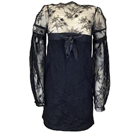 Autre Marque-Alexander McQueen Vestido preto de renda com detalhe de laço e ombro frio-Preto