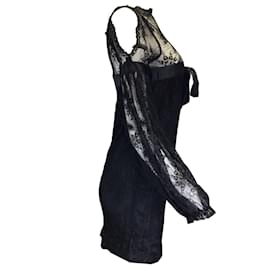 Autre Marque-Alexander McQueen Vestido negro de encaje con hombros descubiertos y detalle de lazo-Negro