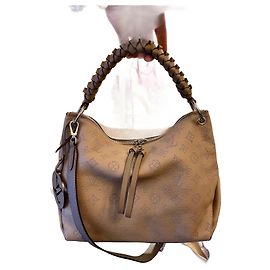 Louis Vuitton M56084 Hobo Beabourg MM Taupe