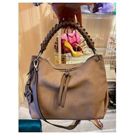 Louis Vuitton-M56084 Hobo BeabourgMM-Taupe