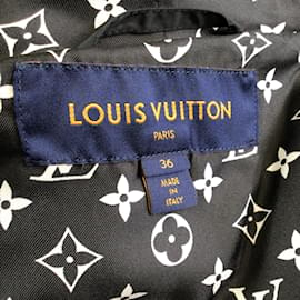 Louis Vuitton-Louis Vuitton Schwarze Pufferweste mit Kapuze und Gürtel und durchgehendem Reißverschluss-Schwarz
