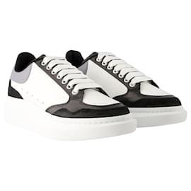Alexander Mcqueen-Oversized Sneakers - Alexander Mcqueen - Leather - White/Black-White
