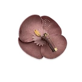 Chanel-Broche de flor de camélia em couro envernizado vintage bronzeado-Bege
