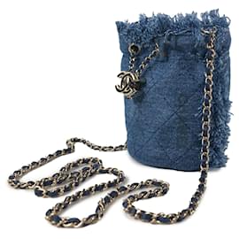 Chanel-Chanel Azul Denim Mini Balde Mood com Corrente-Azul