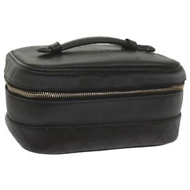CHANEL Vanity Cosmetic Pouch Leather Black CC Auth 59984 Black