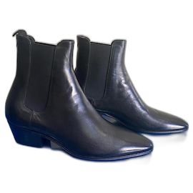 Saint Laurent BOTAS VASSILI CHELSEA EM COURO LISO Preto