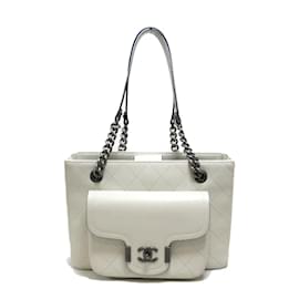 Chanel-CC-Tasche „Archi Chic“ aus gestepptem Leder-Weiß