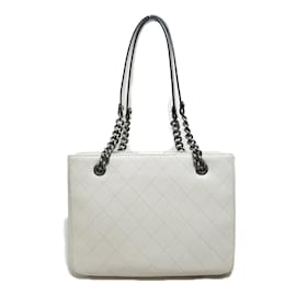 Chanel-Tote Archi Chic de piel acolchada CC-Blanco