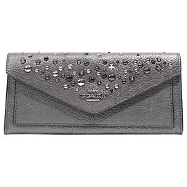 Portafoglio con patta e borchie Coach Star in pelle grigia Grigio