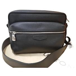 Louis Vuitton-Louis Vuitton Outdoor Messenger shoulder Bag Taiga black-Black